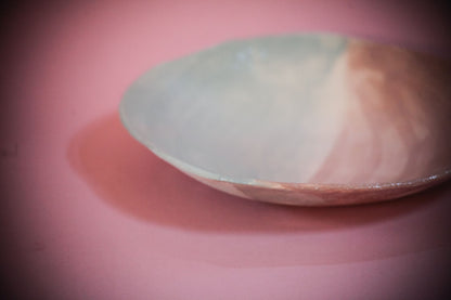 Grande assiette rose terracota et bleu lagune