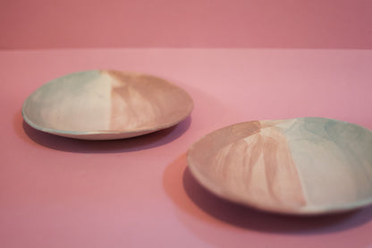 Grande assiette rose terracota et bleu lagune